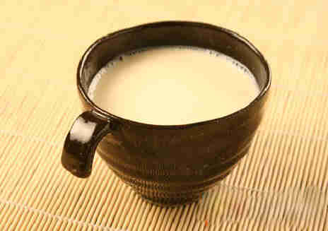 豆?jié){不能與什么一起吃 